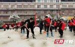 城步：广大干群及时清扫积雪 全力保障生产生活秩序