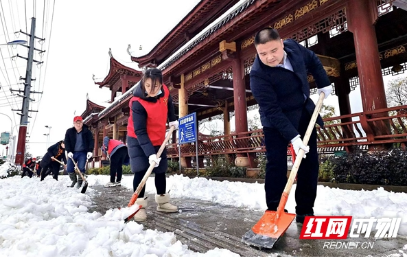 城步检察破冰除雪护平安