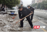 隆回交警：强化雪天路面管控 消除隐患保畅通