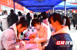 新邵县今年首场“春风行动”大型现场招聘会举行