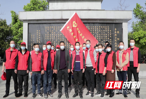 邵阳县：多部门共同祭扫烈士纪念碑 缅怀革命先烈