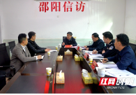 严华在市信访局坐班接访：坚持以人民为中心 依法依规及时解决群众合理诉求