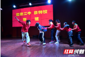 隆回县二中师生温暖特殊学校残童