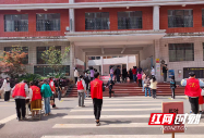 邵阳工业学校：40余名学生志愿者服务核酸检测工作