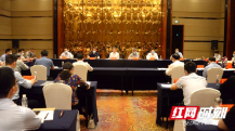严华主持召开全市疫情防控工作调度会商会