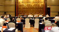 严华主持召开全市疫情防控工作调度会商会:慎终如始毫不放松抓好疫情防控 稳妥有序恢复正常生产生活秩序