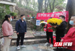 邵阳市双清区民政局：“鲜花换纸烛”平安祭扫更“清明”