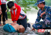 湖南邵阳：将防溺水宣讲课堂搬到资江边