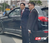武冈法院：交通拥堵惹纠纷 法官耐心劝导促和谐