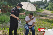 护航高考丨家长送考途中晕倒，邵东公安暖心救助