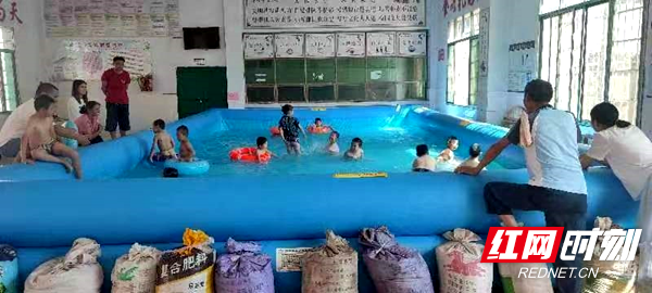 湖南新宁： 20套“气垫式”游泳池成孩子们暑假乐园_邵商网