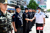邵阳市公安局慰问高温一线执勤民辅警