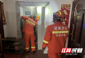 邵阳县一小区电梯突发故障小孩被困消防紧急救援