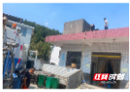 新邵县坪上镇：学校师生用水困难 党员干部送水上门
