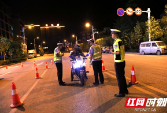 隆回交警夜查“炸街飙车”摩托！还“静”于民！