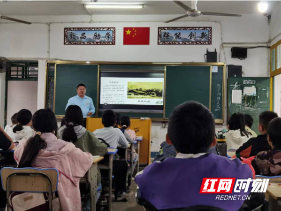 大祥区宣传部负责人到檀江中学作师德师风主题教育讲座