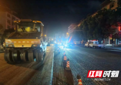 隆回县公路建设养护中心化身“夜猫子” 全力实施G320线隆回总站路段路面中修