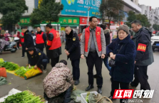 隆回县桃花坪街道：大力整治占道经营 助力春节畅通出行