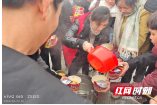 绥宁县：冰雪无情人有情 一桶热水暖人心