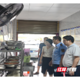 新邵县开展食品安全专项整治守护校园“盘中餐”