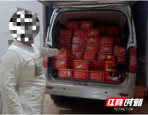 满满一车厢！一男子非法运输烟花爆竹被拘留