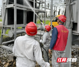 国网邵阳供电公司：主变“洗澡”降温 助力迎峰度夏