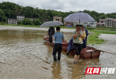 新邵：河水水位暴涨 紧急转移30多名村民