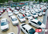 北塔区：爱心送考再启航 高考考生免费乘车