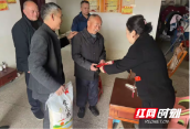 邵阳市第一中学赴黄亭市镇开展春节慰问活动