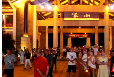 从丹霞奇观到夜色狂欢 崀山“白+黑”文旅模式燃爆双节