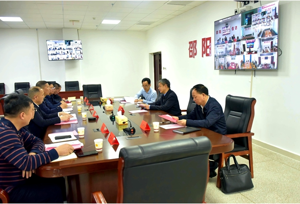 严华在市人民来访接待服务中心接访并调度包案信访事项