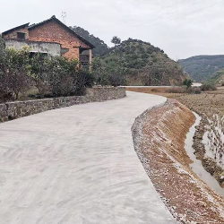 永兴县黄泥镇板冲村：一条路通向幸福