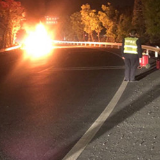 小车自燃，车主成功“跑路”，高速人员紧急施救