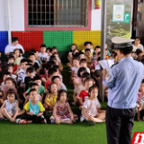 临武：“小神兽”归笼，交警送上“开学第一课”