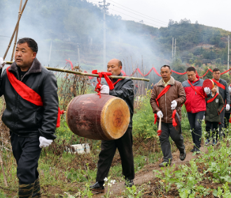 临武：舞动香龙 欢喜闹元宵