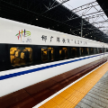 郴广深快线·大美仰天湖专列开到了“家门口”