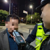 交警砸窗！暴力执法？事实的真相是······
