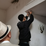北湖区人民路街道在全市率先为独居老人免费安装“烟感报警神器”