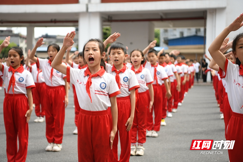 郴州市七里洞小学：七里画廊画书香，打造书香校园