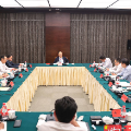 吴巨培主持召开县（市、区）委书记座谈会