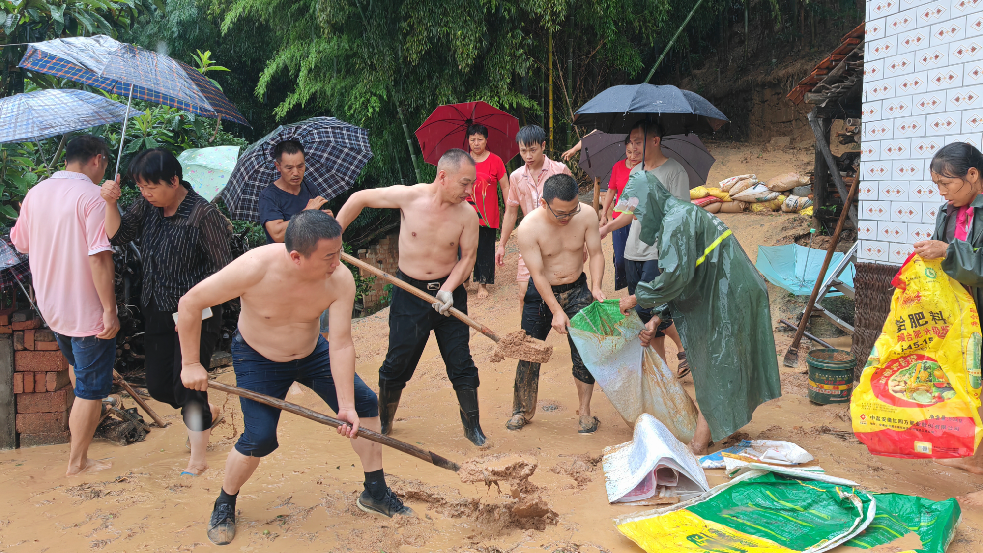 资兴市清江镇：持续转移涉险群众341人