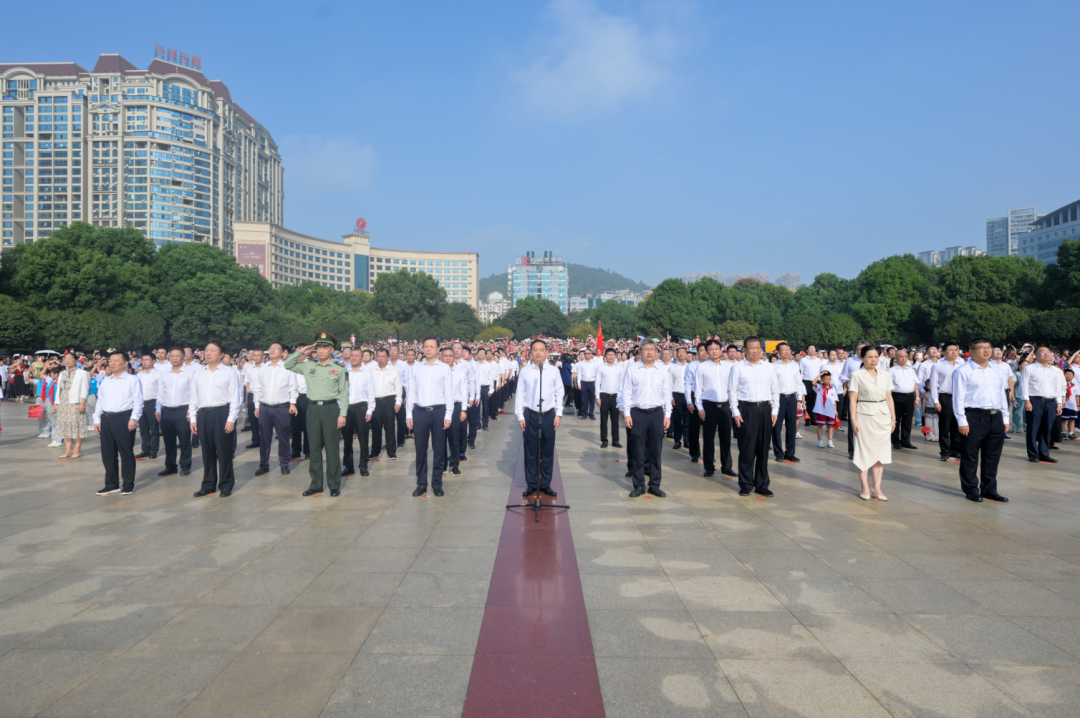 祝福祖国：郴州市举行升国旗仪式庆祝中华人民共和国成立76周年