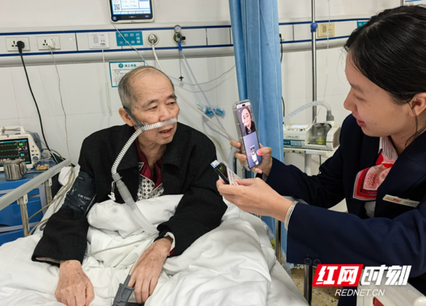 病床前的“加急补卡” 郴州联通将暖心服务送上门