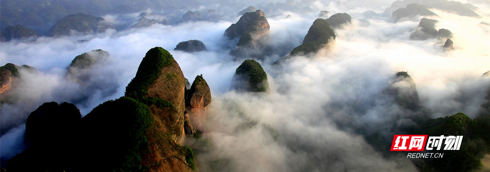 崀山.鲸鱼闹海（颜克明摄）.jpg