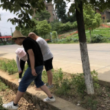 邵阳县五峰铺镇开展集镇环境卫生大清扫志愿服务活动 助力省级文明县城创建