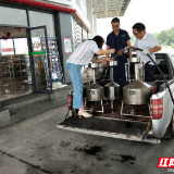新邵县市场监管局实地检查加油机计量准确性