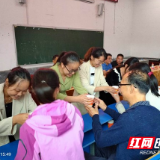新邵：师徒结对情谊浓  徒弟向师傅“敬茶”