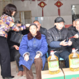 邵阳市疾控中心慰问邵阳县麻风村患者