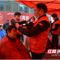 新邵：学雷锋活动接地气暖民心