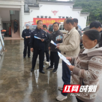 城步交警入村开展“美丽乡村行”交通安全宣传